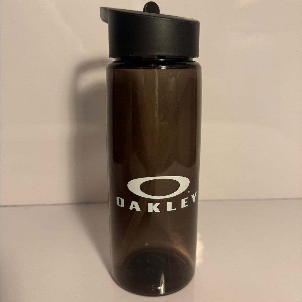oakley water bottle